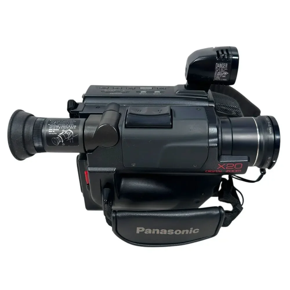 Panasonic PV-42D Palmcorder VHS-C Camcorder Black X20 Zoom FOR PARTS OR REPAIR‎